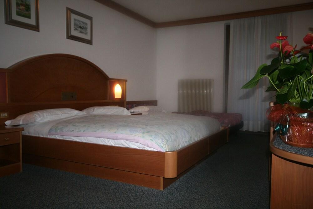 Hotel St. Raphael Madonna Esterno foto