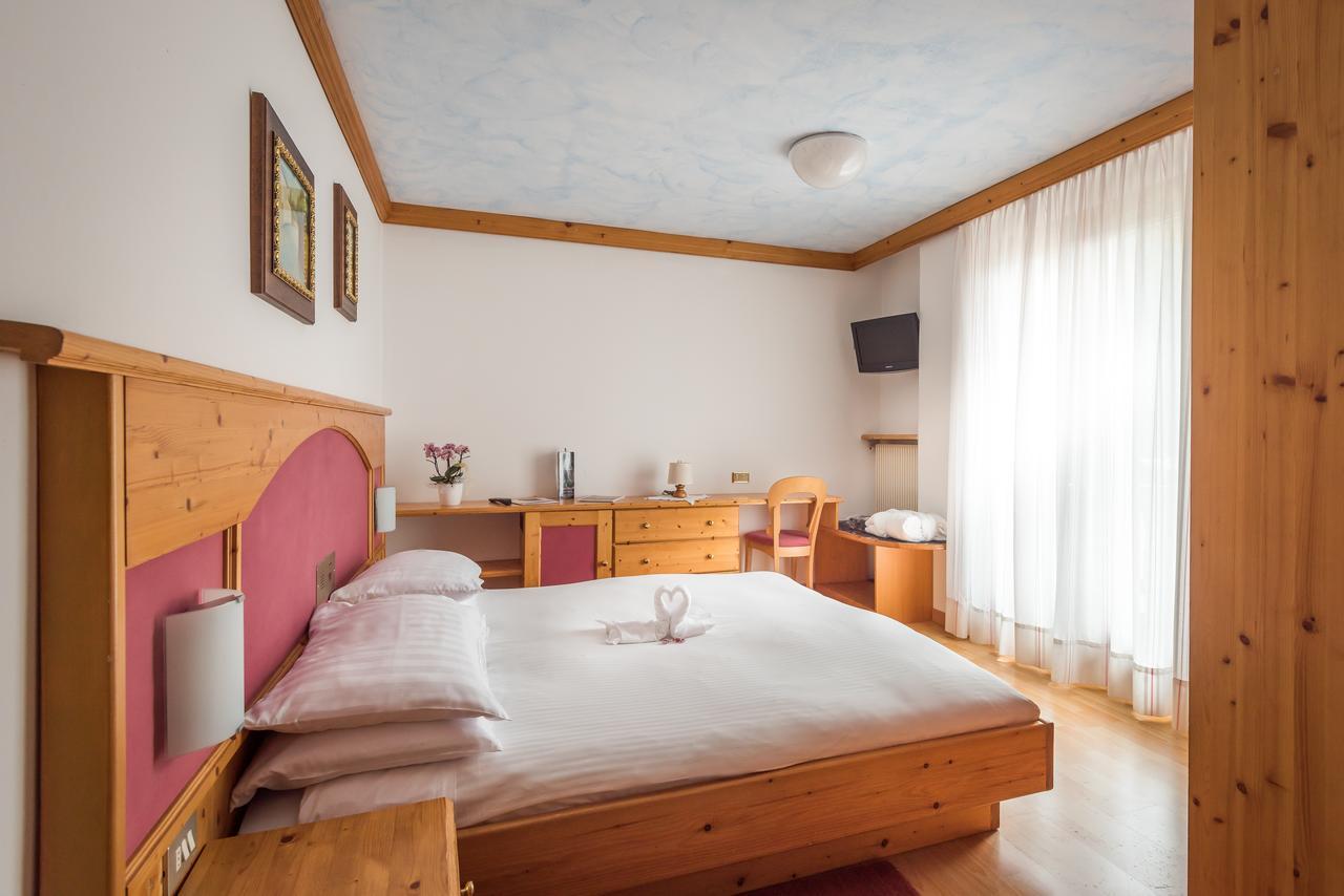 Hotel St. Raphael Madonna Esterno foto