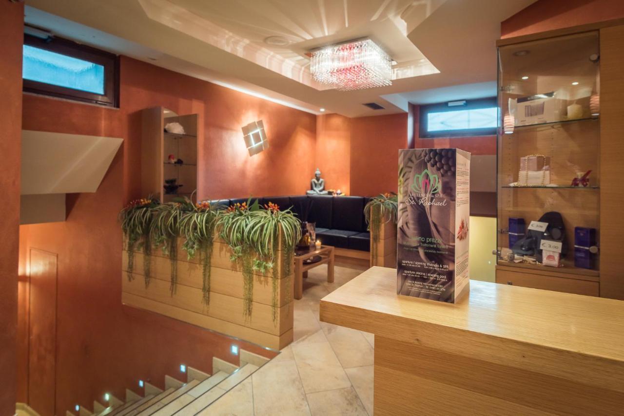 Hotel St. Raphael Madonna Esterno foto