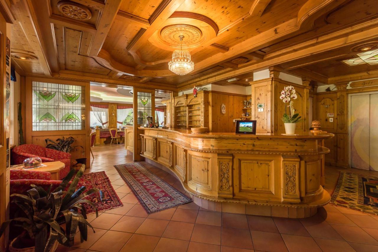 Hotel St. Raphael Madonna Esterno foto